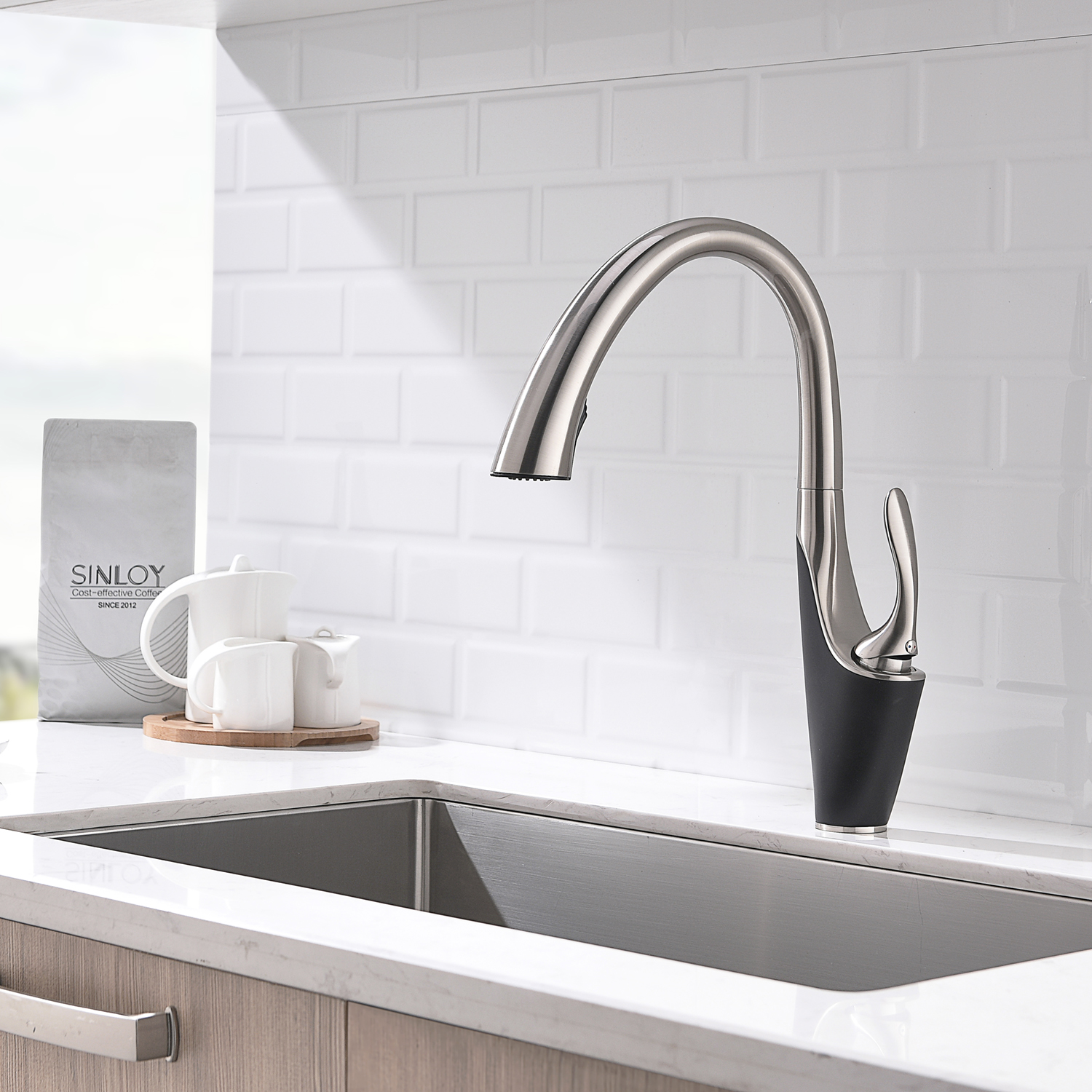 New Style Hide Spray Zinc Material Two Color Kitchen Pull Down Sink Water Faucet