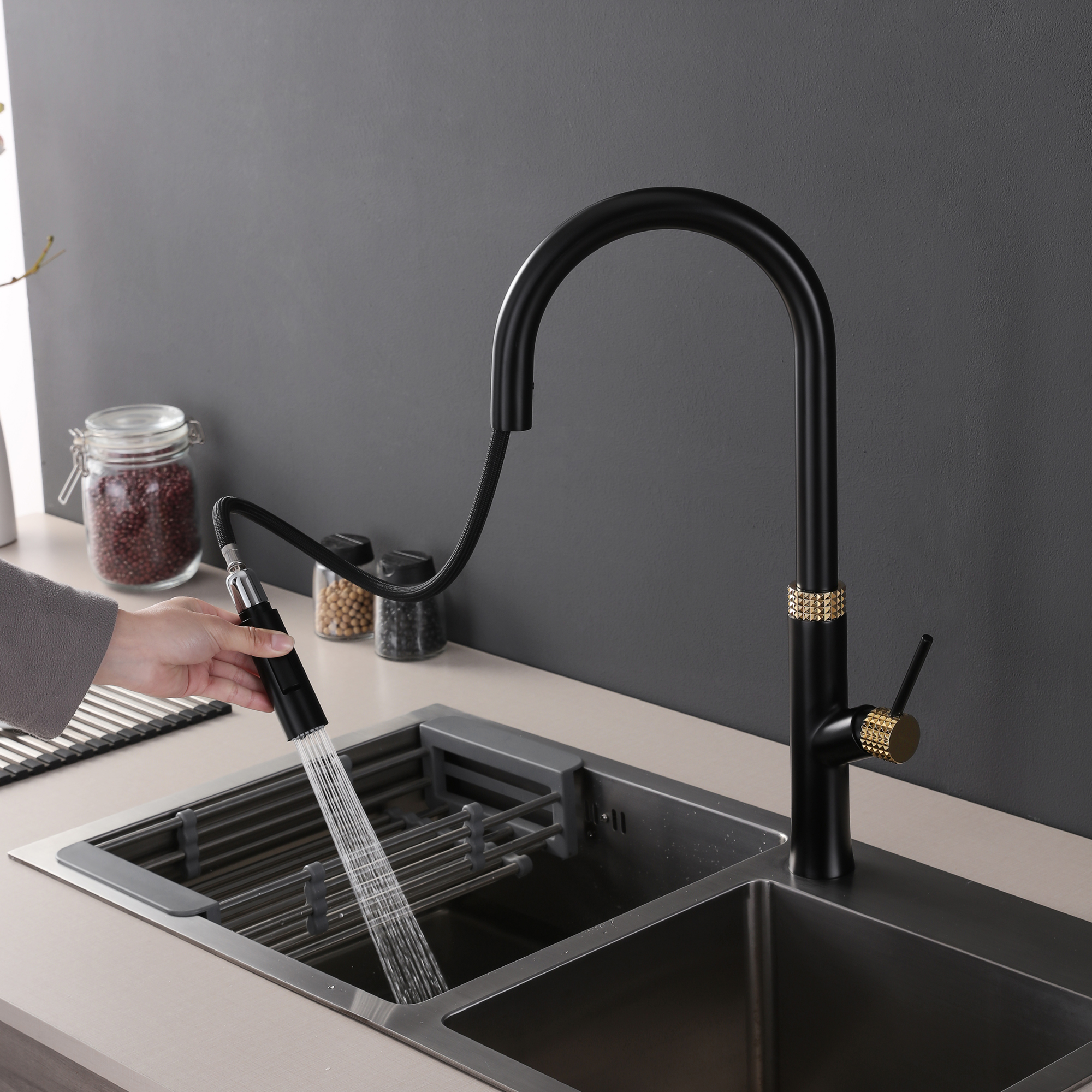 Gold And Black Color Elegant Brass Good Quality CUPC Certificate Pull-out Kitchen Faucet