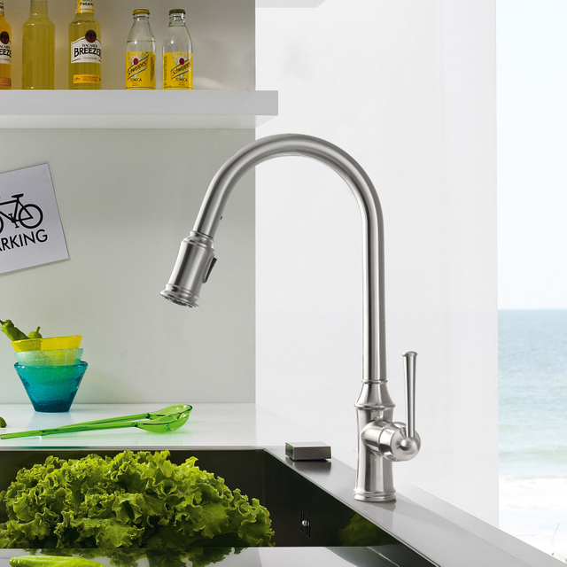 Estilo europeo cl&aacute;sico del grifo de la cocina de Chrome del dise&ntilde;o novedoso