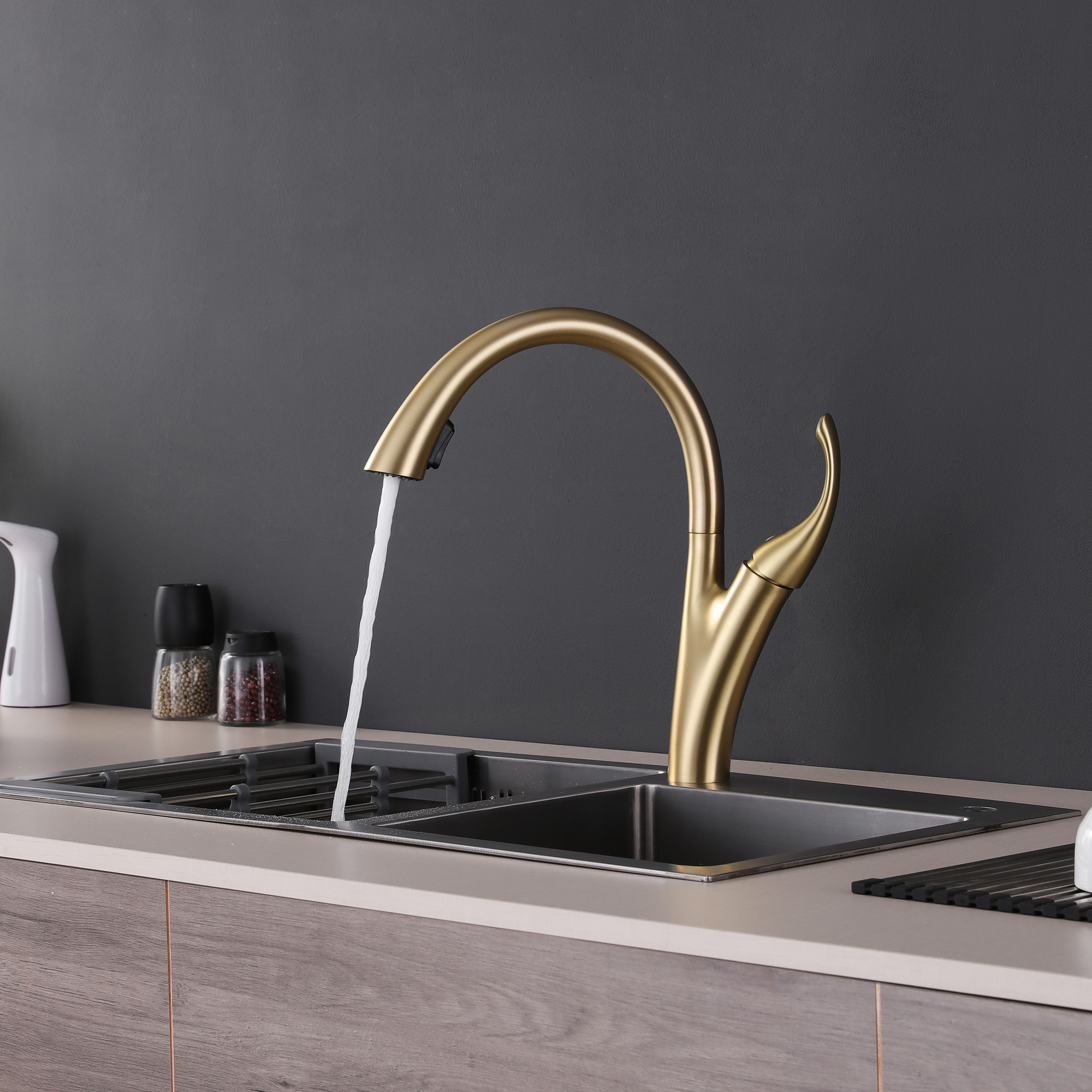 Professional Gold Rotating Water Faucet Kitchen Tap With High Quality