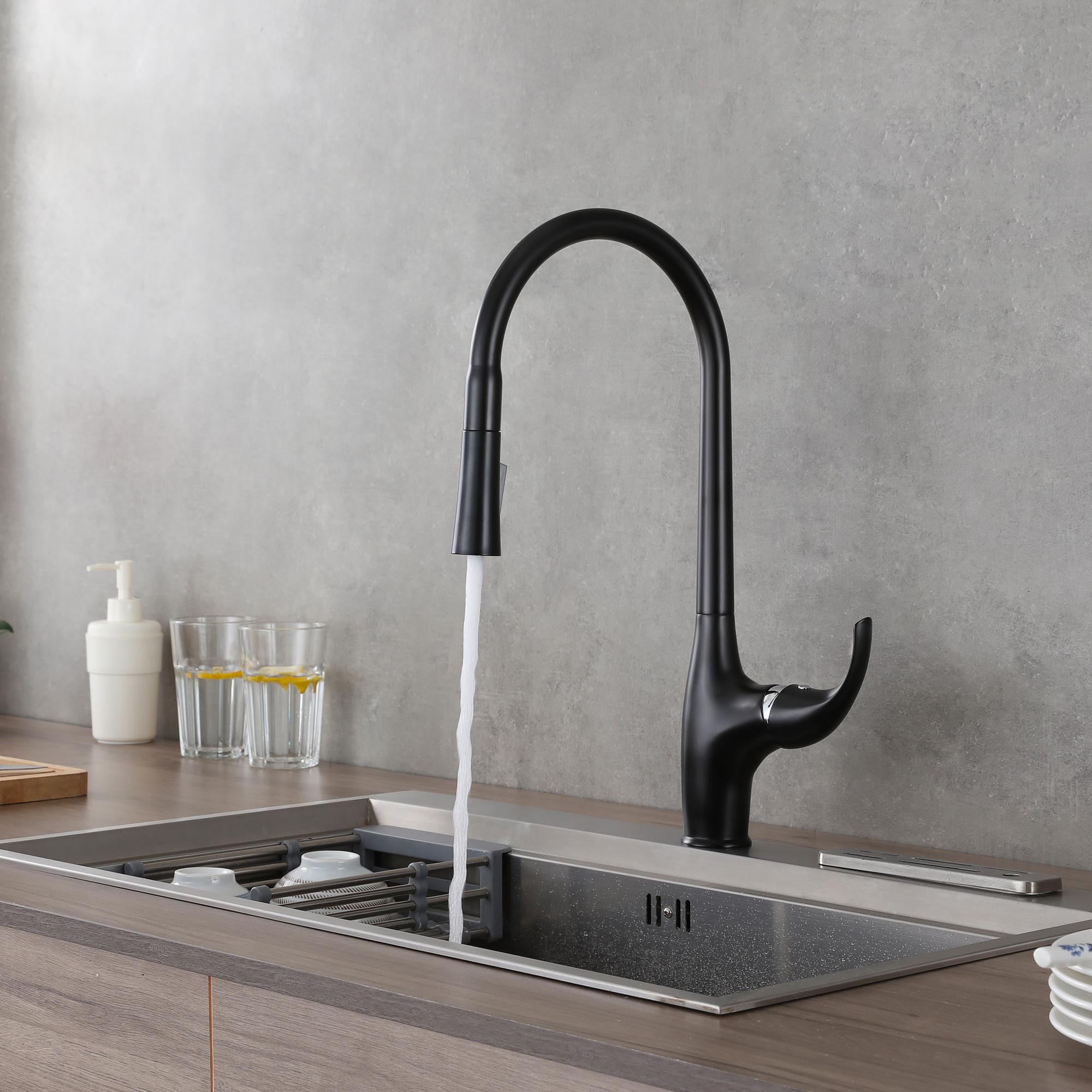 Hot And Cold Single Handle Matte Black Kitchen Faucets with Pull Down Sprayer