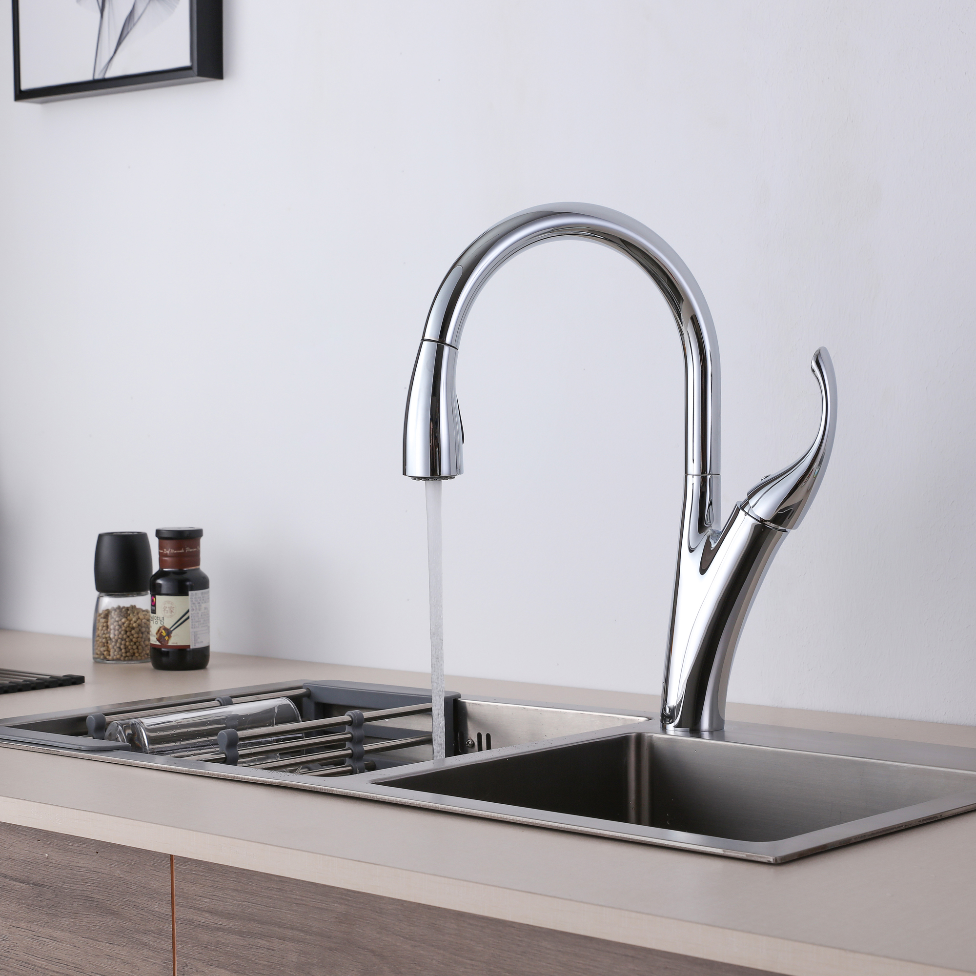Practical Zinc Faucet Body Brass inside Chrome Surface Kitchen Faucet with Spray