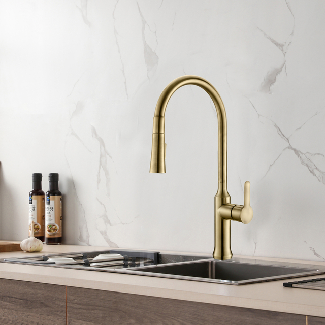 Estilo de moda de grifo de cocina de oro mate de dise&ntilde;o normal
